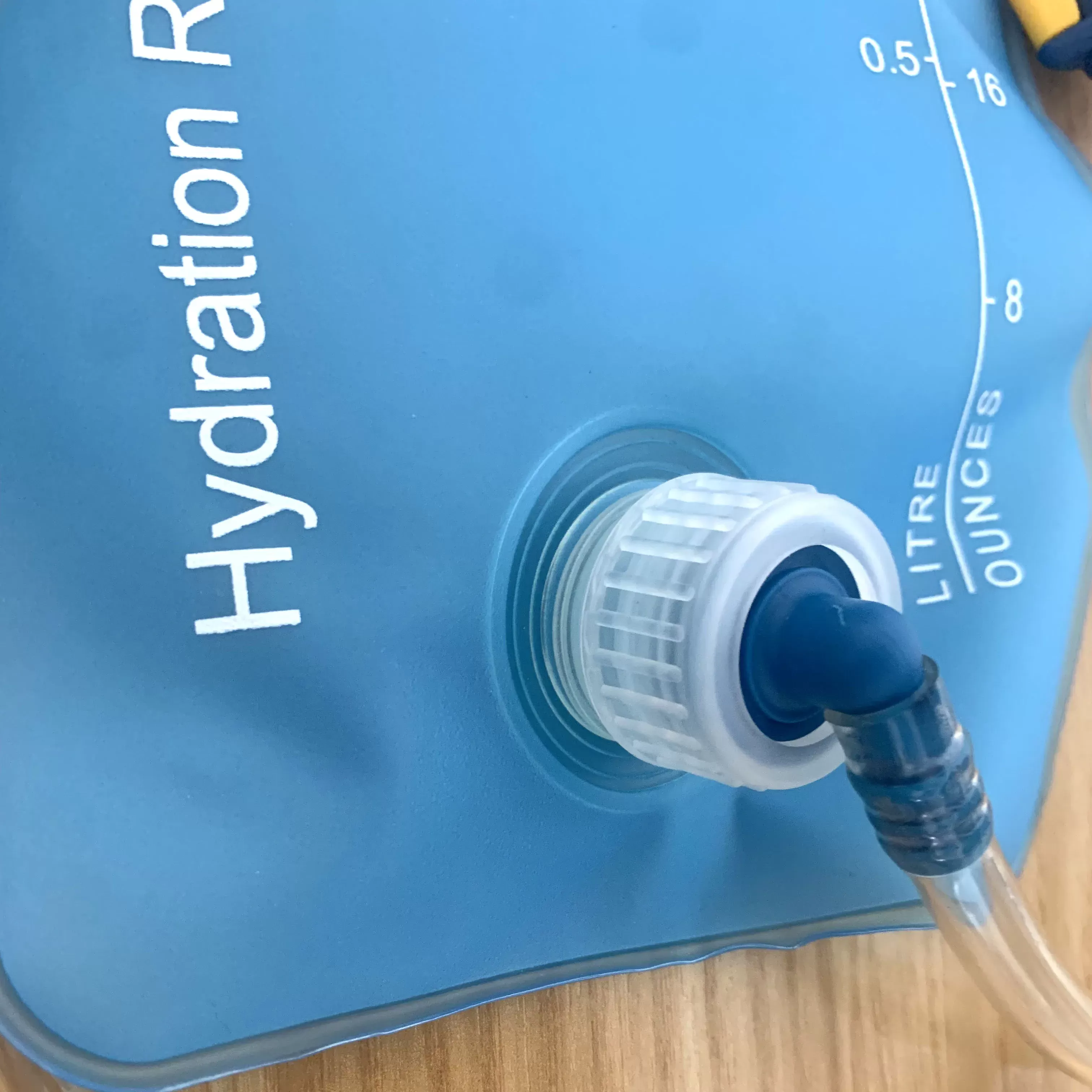 תיק גב עם מיכל מים 1L - BPA Free - תמונה 2